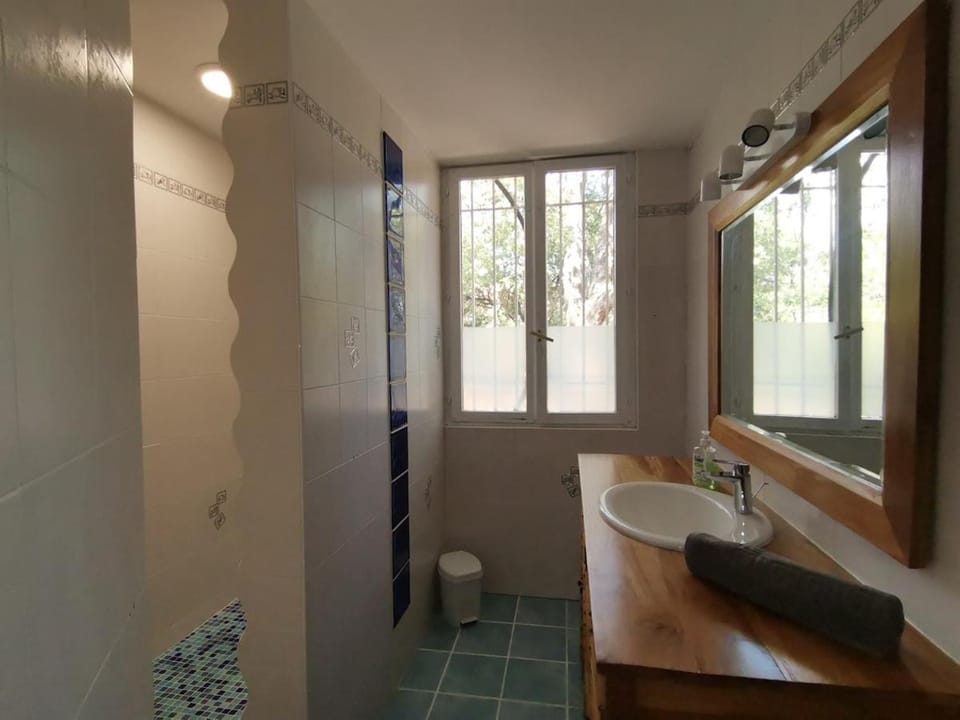 Maison familiale, 3ch climatisées, piscine 5x10, terrain 5000m2 House in Aups