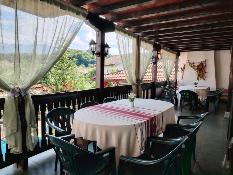Къща за гости Бащин дом Bed and Breakfast in Gabrovo, Bulgaria