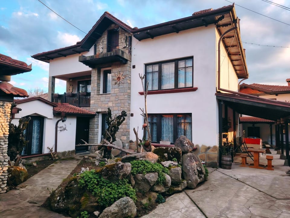 Къща за гости Бащин дом Bed and Breakfast in Gabrovo, Bulgaria