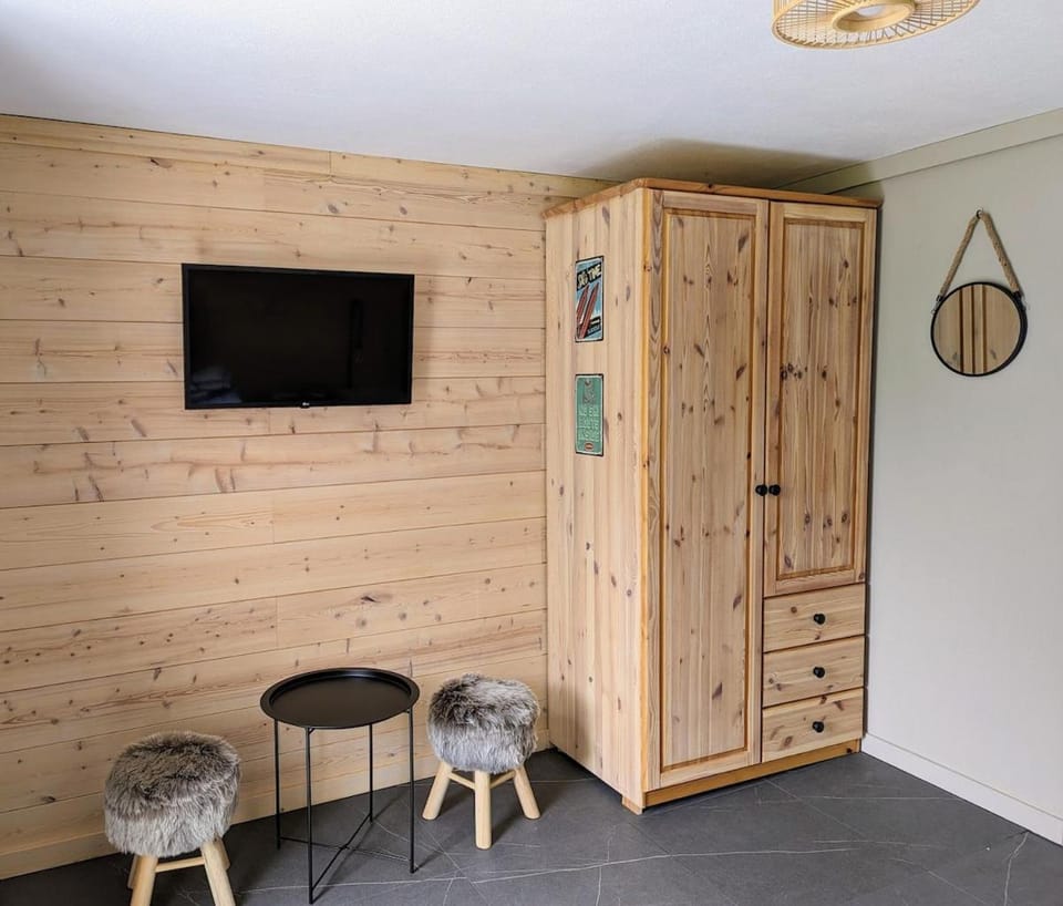 Bedroom, wardrobe