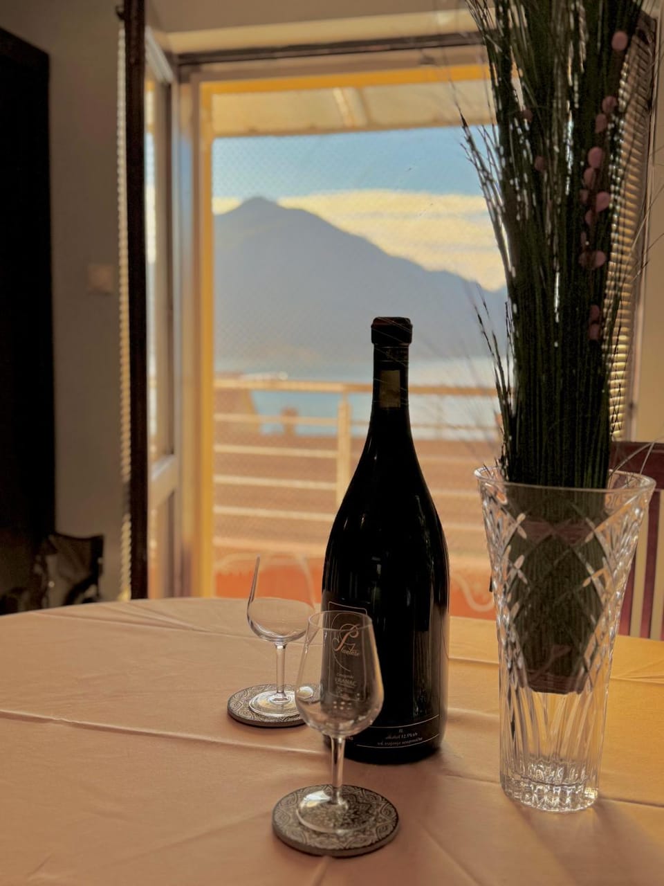 Natural landscape, Balcony/Terrace, Food and drinks, Sea view, Drinks