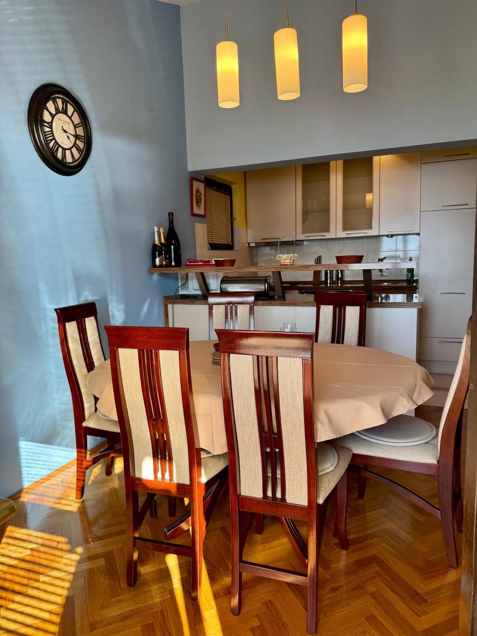 Kitchen or kitchenette, Seating area