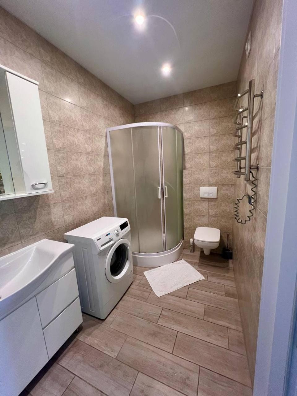 Shower, Toilet, towels
