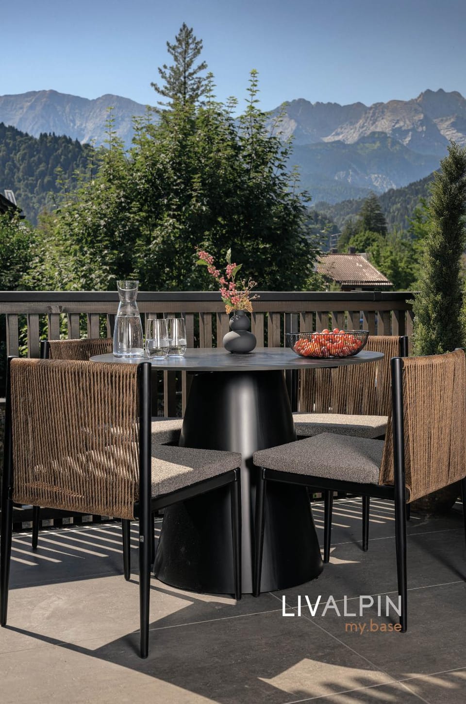 Natural landscape, View (from property/room), Balcony/Terrace, Dining area, Mountain view