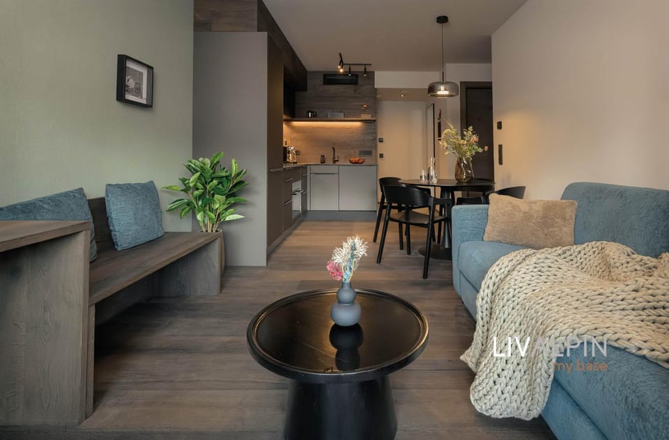 Living room, Seating area, Dining area, kitchen