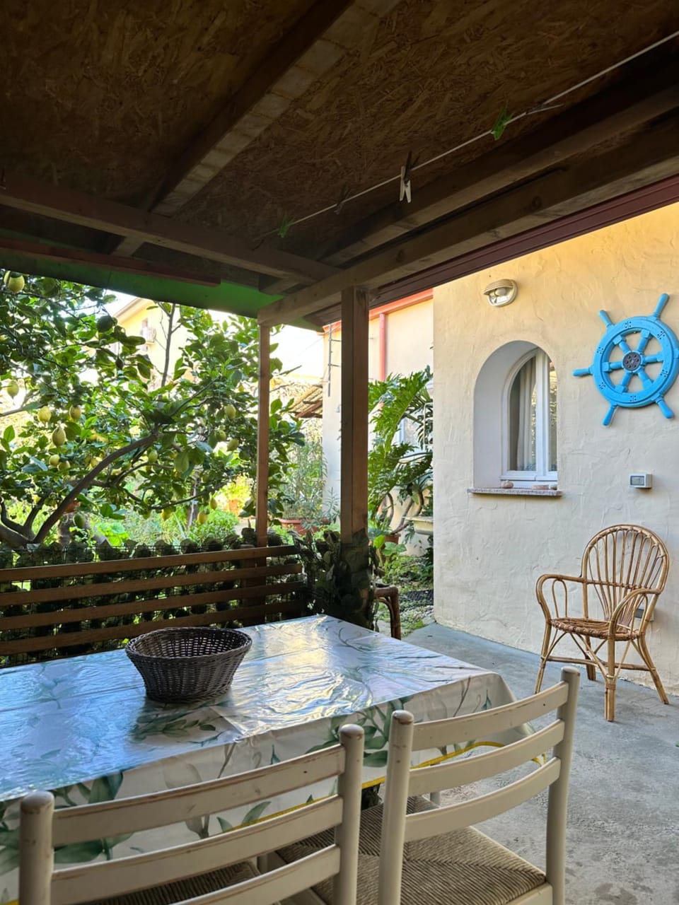 Living room, Seating area, Dining area, Garden view
