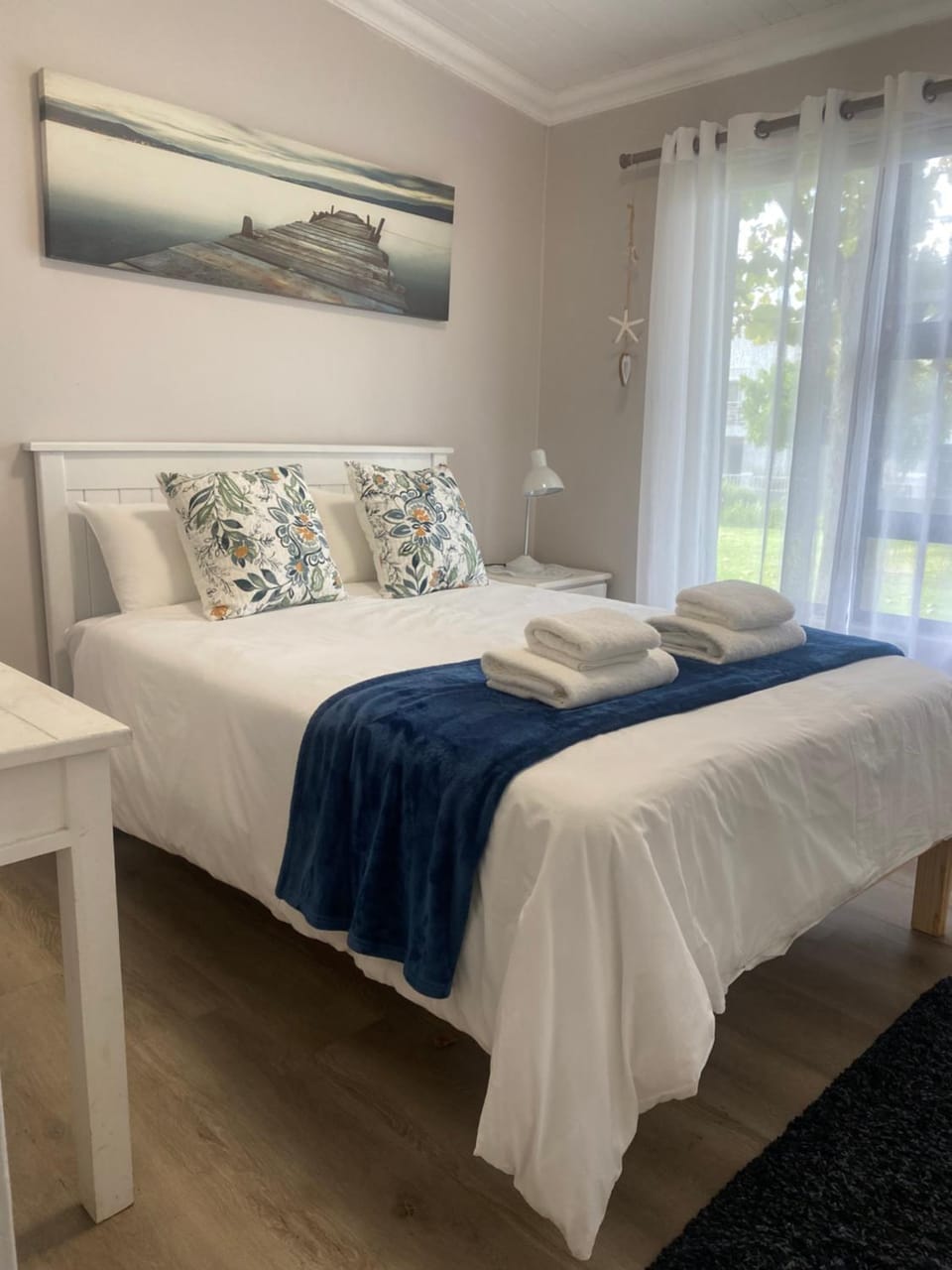 Bedroom, towels