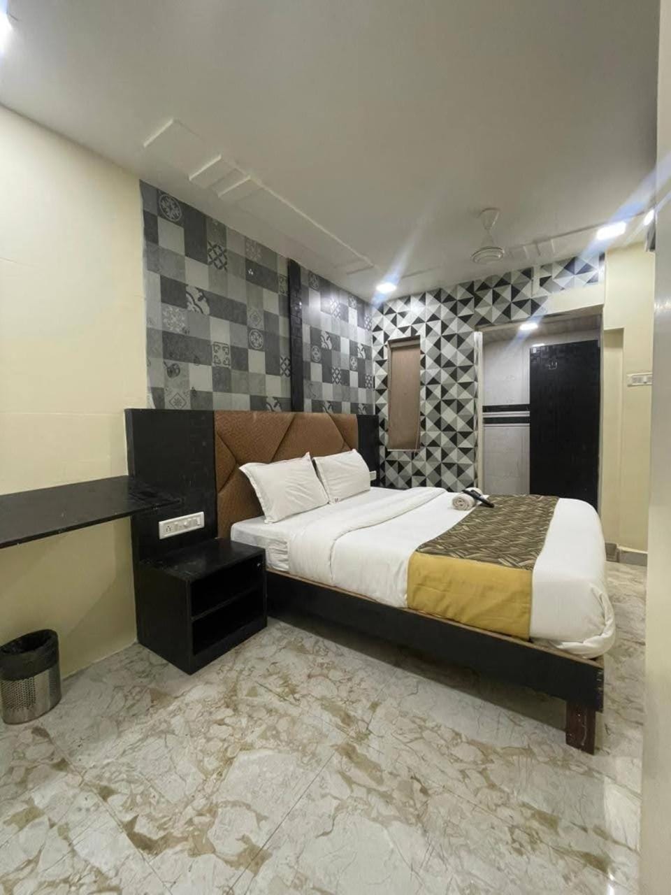 Hotel Vile Parle Executive Near Nanavati Hospital - Mumbai Hotel in Mumbai