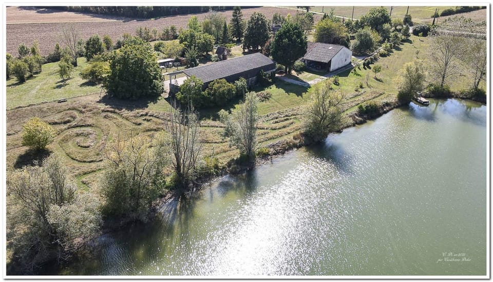Cabanes flottantes du Lac de Pelisse Chalet in Nouvelle-Aquitaine