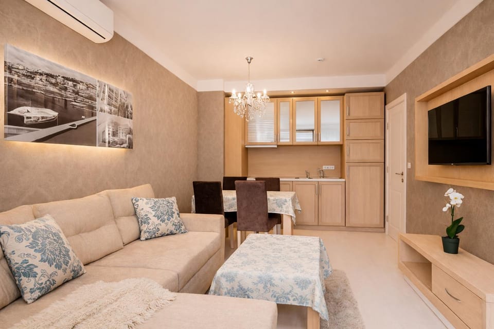 TV and multimedia, Kitchen or kitchenette, Seating area, air conditioner