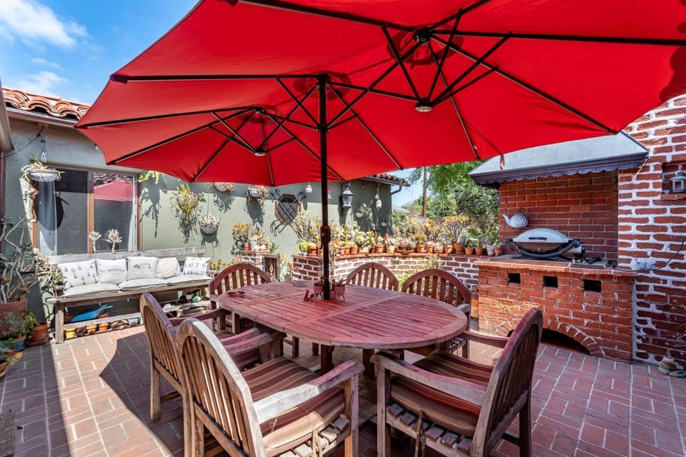 New Listing Poolside Manor in the Valley House in Valley Village