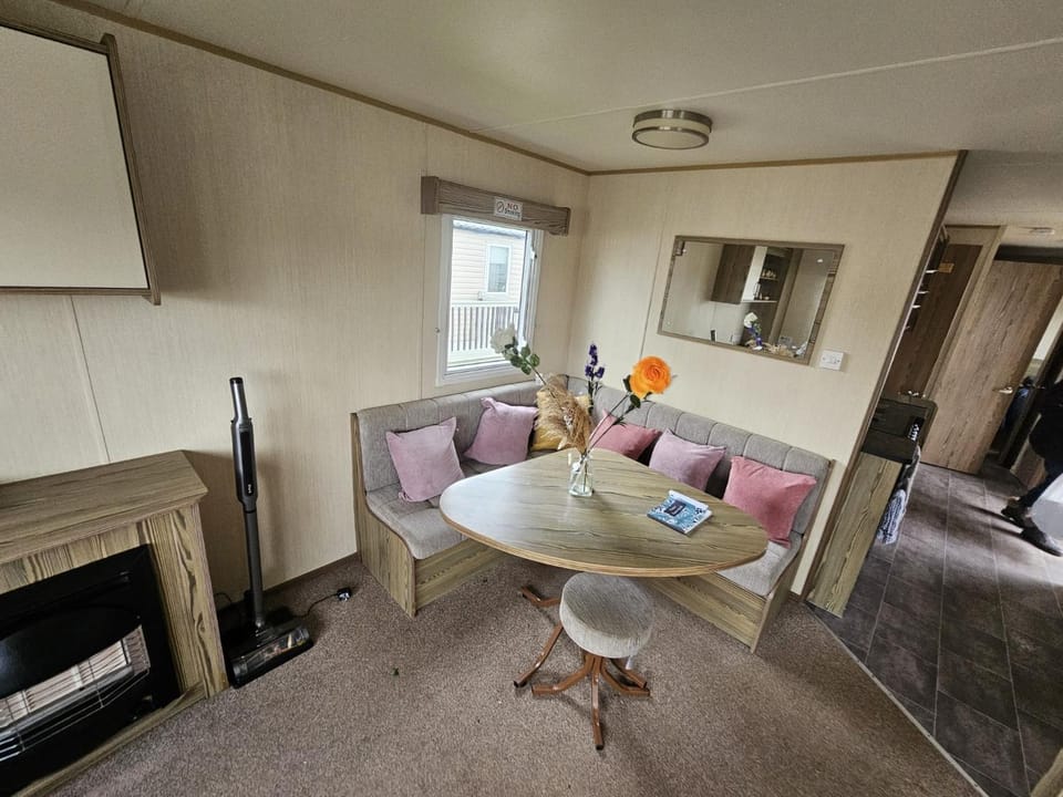 C21 sunnymede 8 berth 3 bedrooms lead person must be over 30 Apartment in Ingoldmells
