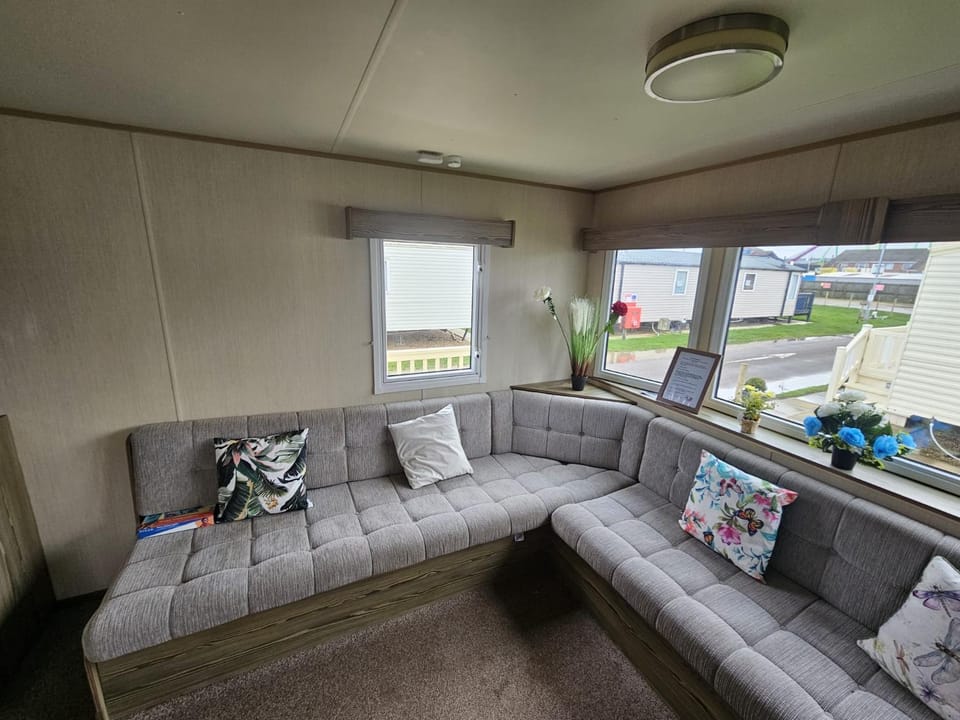 C21 sunnymede 8 berth 3 bedrooms lead person must be over 30 Apartment in Ingoldmells