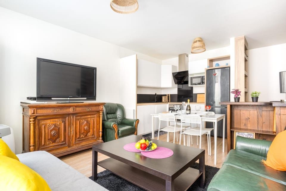 TV and multimedia, Coffee/tea facilities, Living room, Seating area, Dining area, dishwasher, microwave, oven