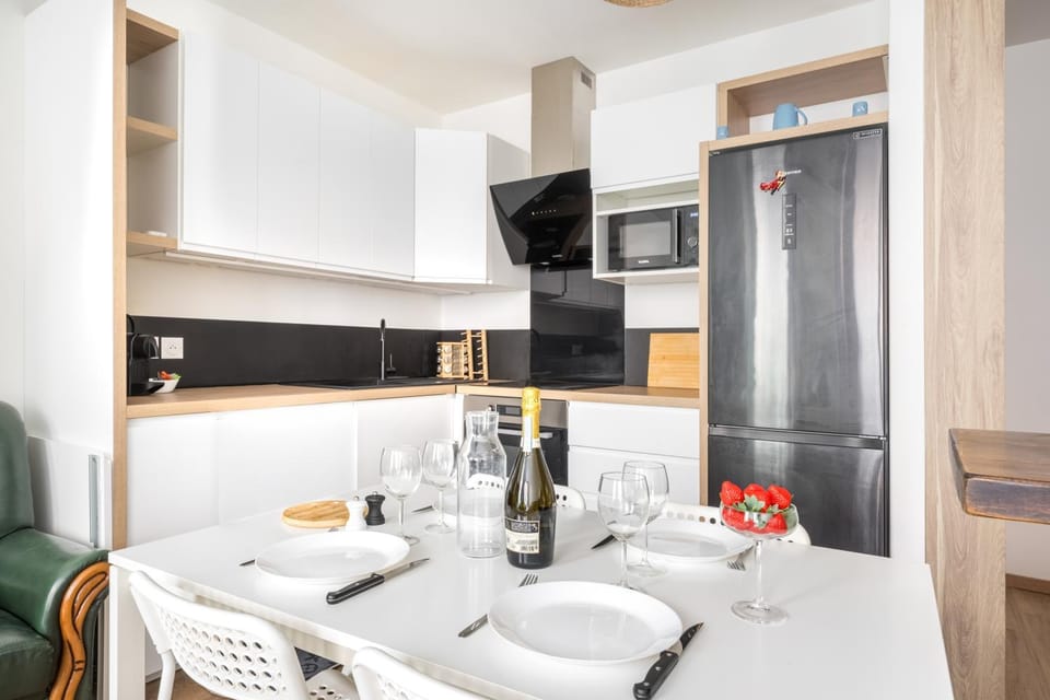 Coffee/tea facilities, Kitchen or kitchenette, Dining area, dishwasher, oven, kitchen