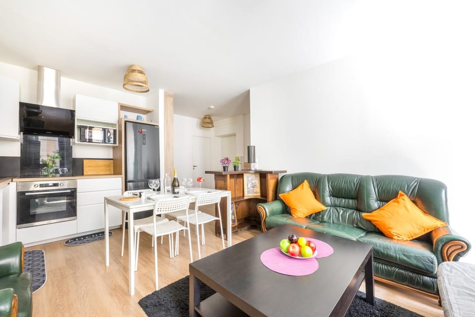 Kitchen or kitchenette, Living room, Seating area, Dining area, dishwasher, microwave, oven, kitchen