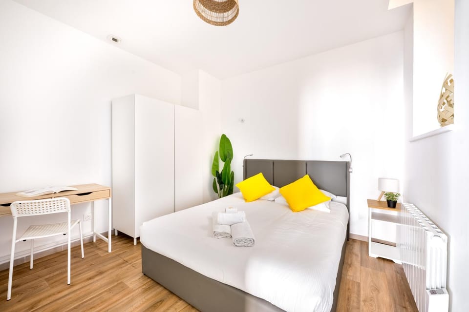 Photo of the whole room, Seating area, Bedroom, storage