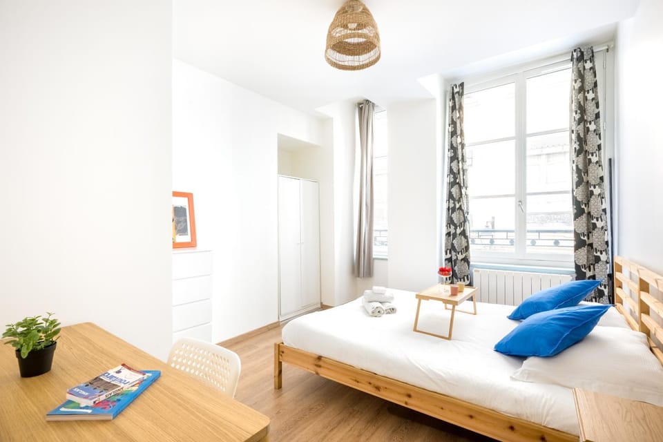 Photo of the whole room, Seating area, Bedroom, storage, towels