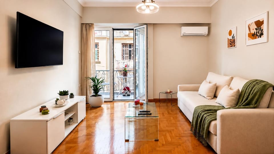 TV and multimedia, Living room, Seating area, furniture, air conditioner