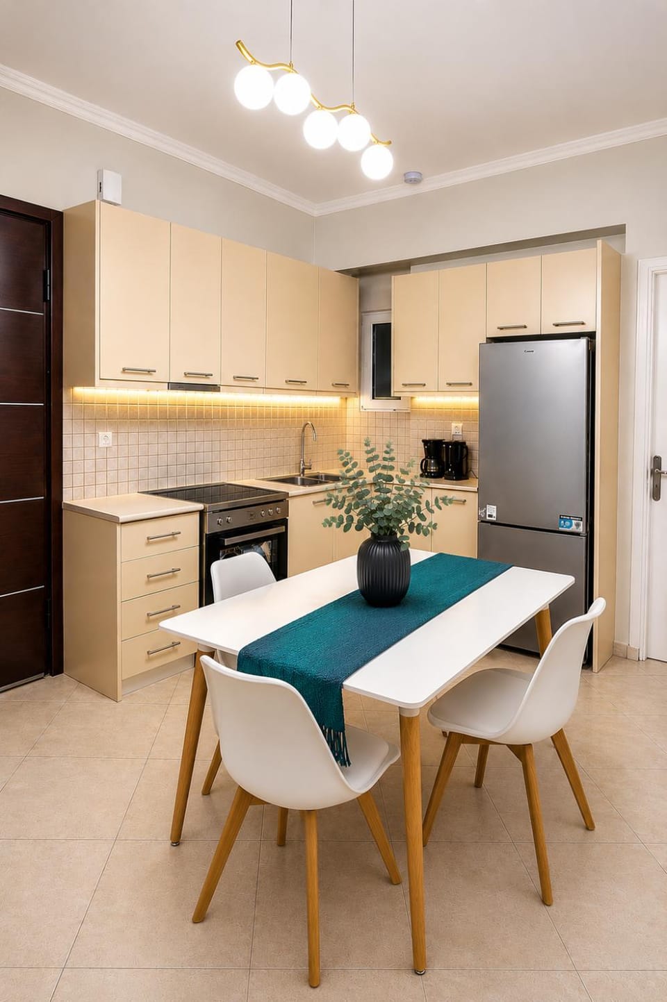 Coffee/tea facilities, locker, oven, kitchen