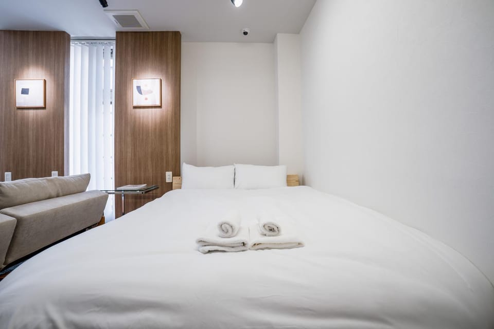 Bed, Bedroom, towels