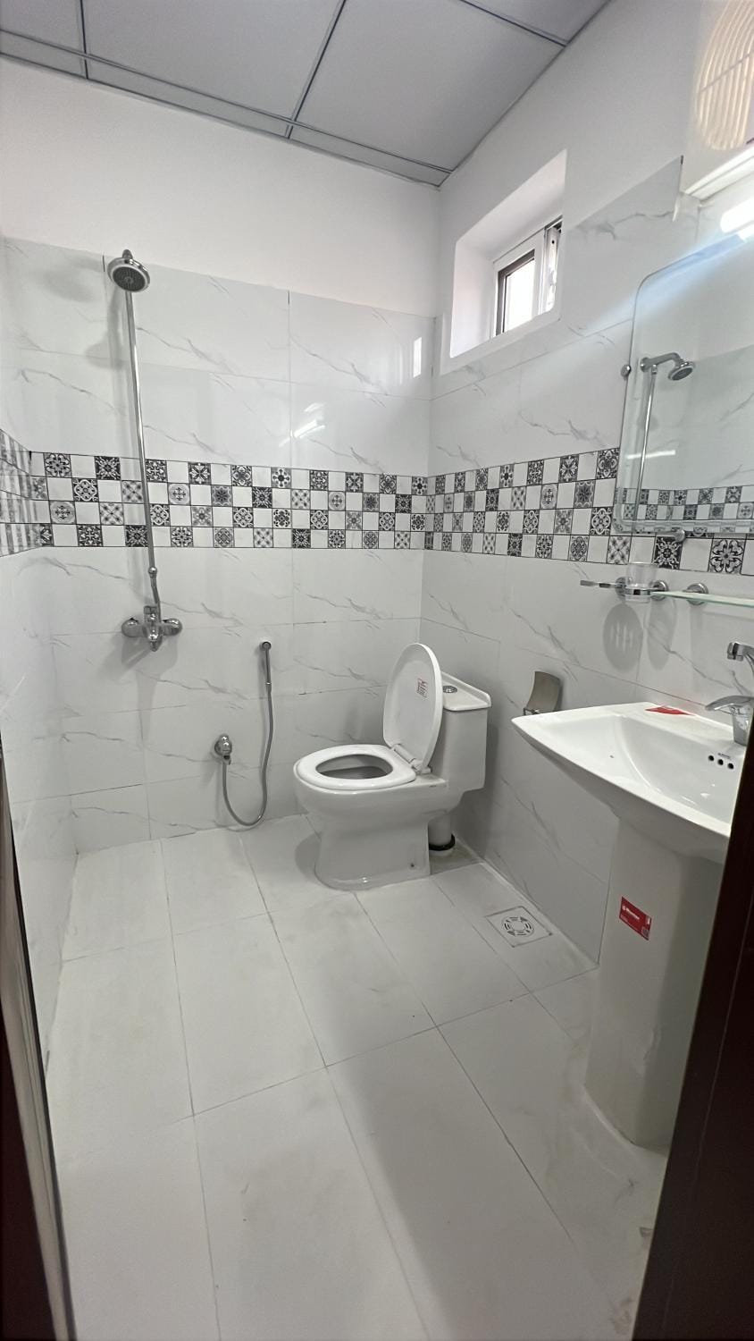 Shower, Toilet