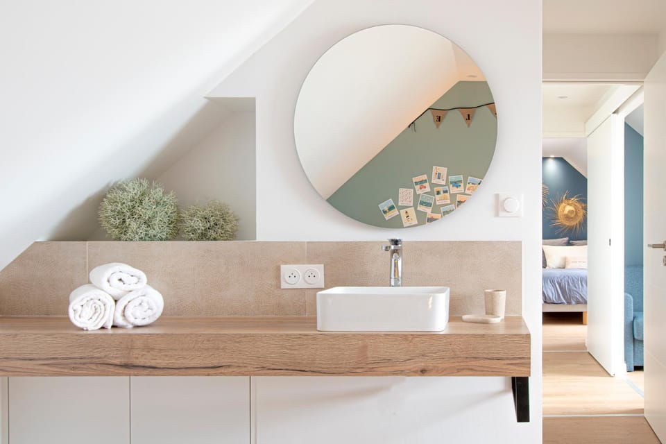 Bathroom, towels