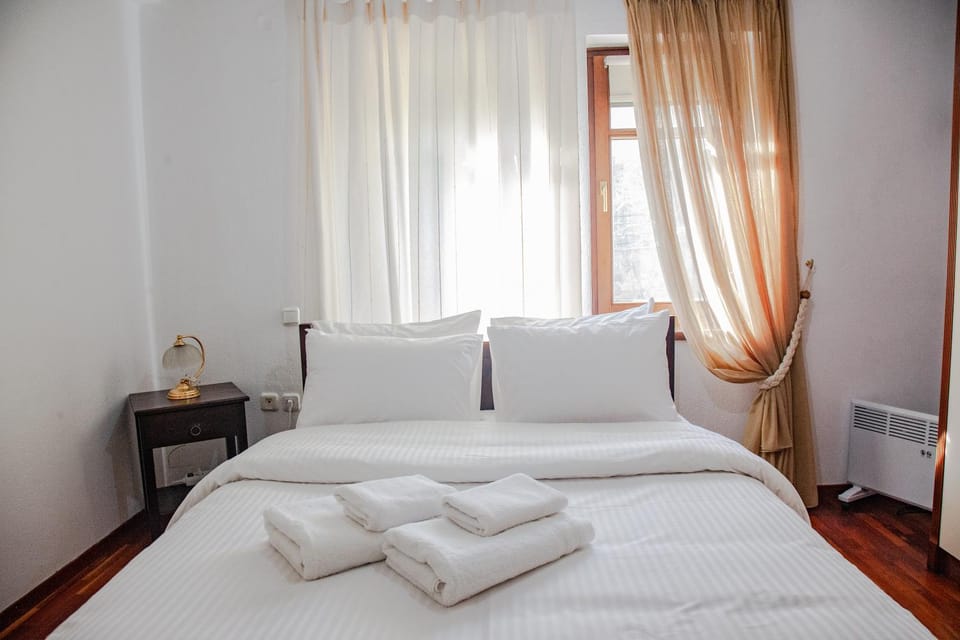 Bed, Photo of the whole room, Bedroom, towels