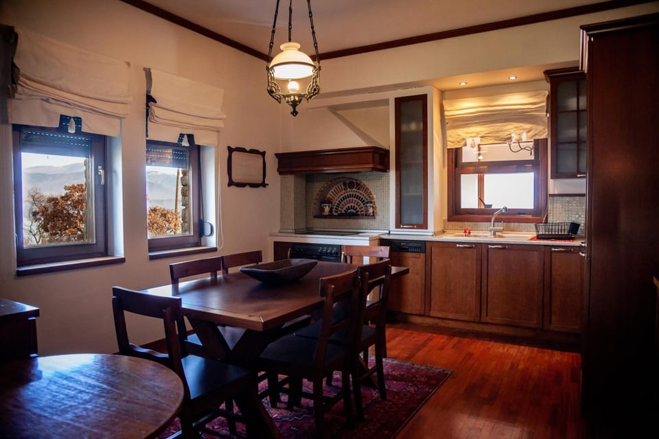 Dining area, kitchen