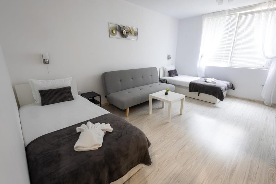 Bed, Living room, Photo of the whole room, Seating area, Bedroom, towels