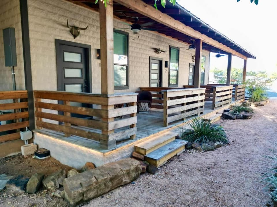 Lodge 3 on the Mason TX Square Inn in Rio Grande
