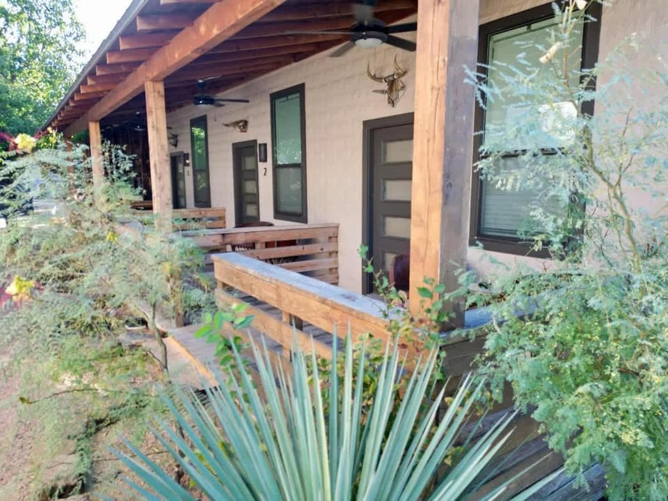 Lodge 3 on the Mason TX Square Inn in Rio Grande