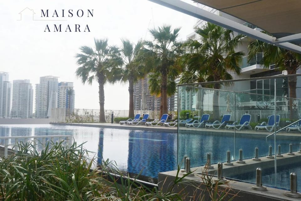 Modern Luxury Studio Damac Hills With Golf View Apartment in Dubai