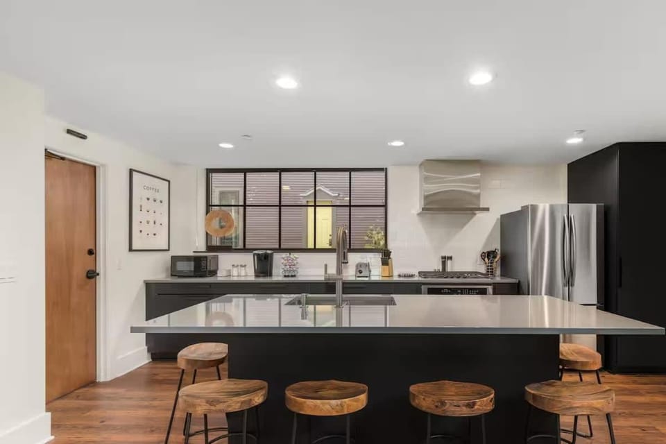 Urban Sanctuary Luxury Stay with Private Parking Apartment in Grand Rapids