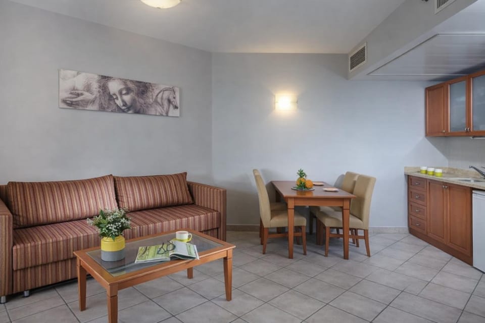 חדר על הים בבת ים Apartment hotel in Center District