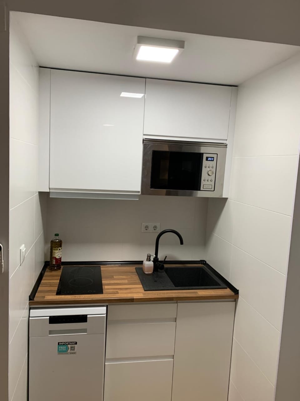 Kitchen or kitchenette, oven, stove