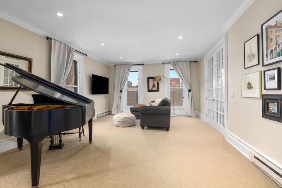 Historic Charm Modern Luxury Free Parking Apartment in Grand Rapids
