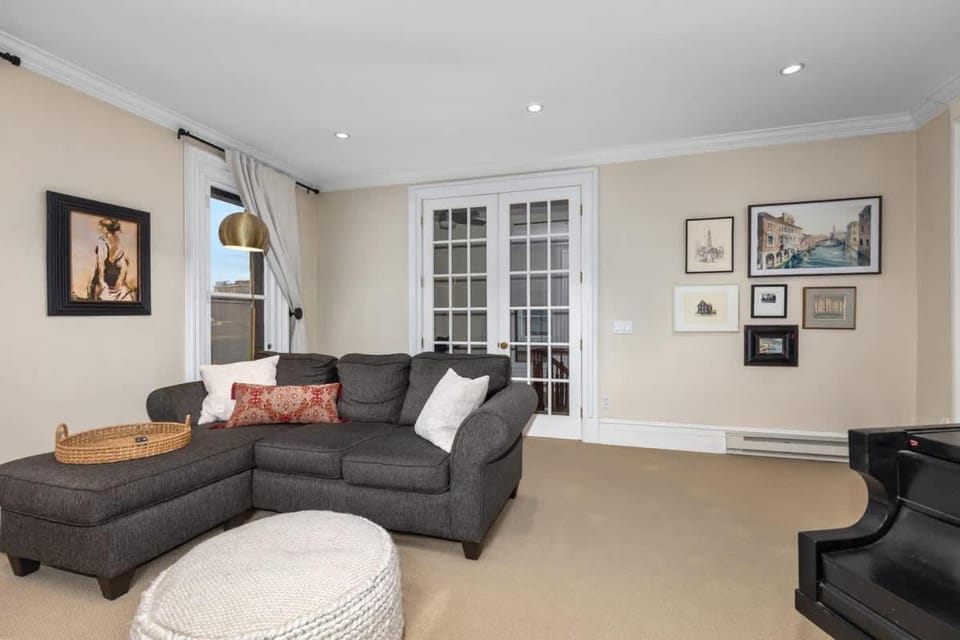 Historic Charm Modern Luxury Free Parking Apartment in Grand Rapids