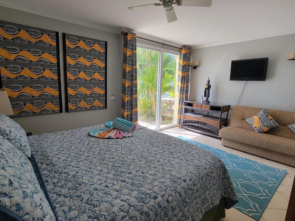 108 Sapphire Beach Condos Barbados Apartment in Oistins