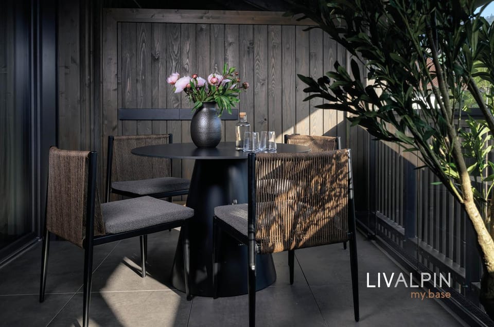 View (from property/room), Balcony/Terrace, Seating area, Dining area