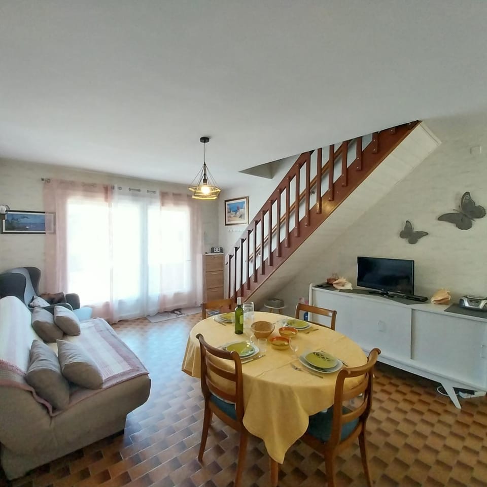 TV and multimedia, Living room, Dining area
