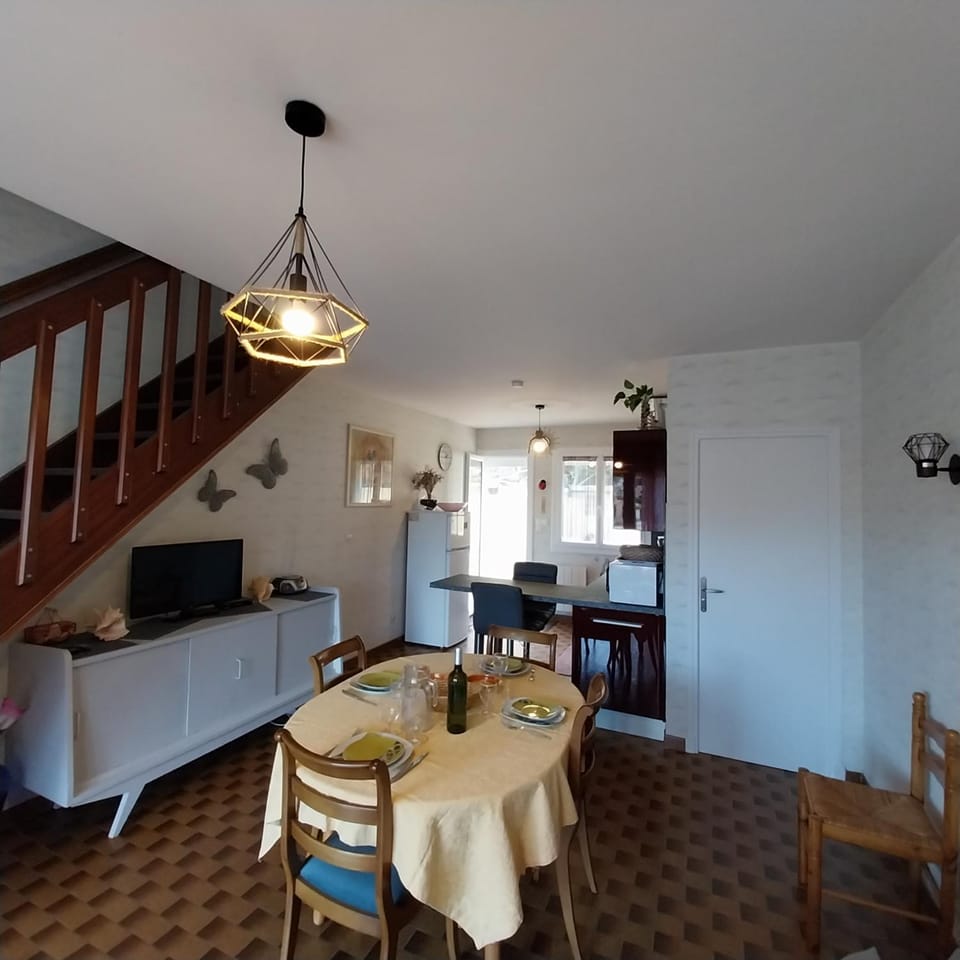 TV and multimedia, Living room, Dining area