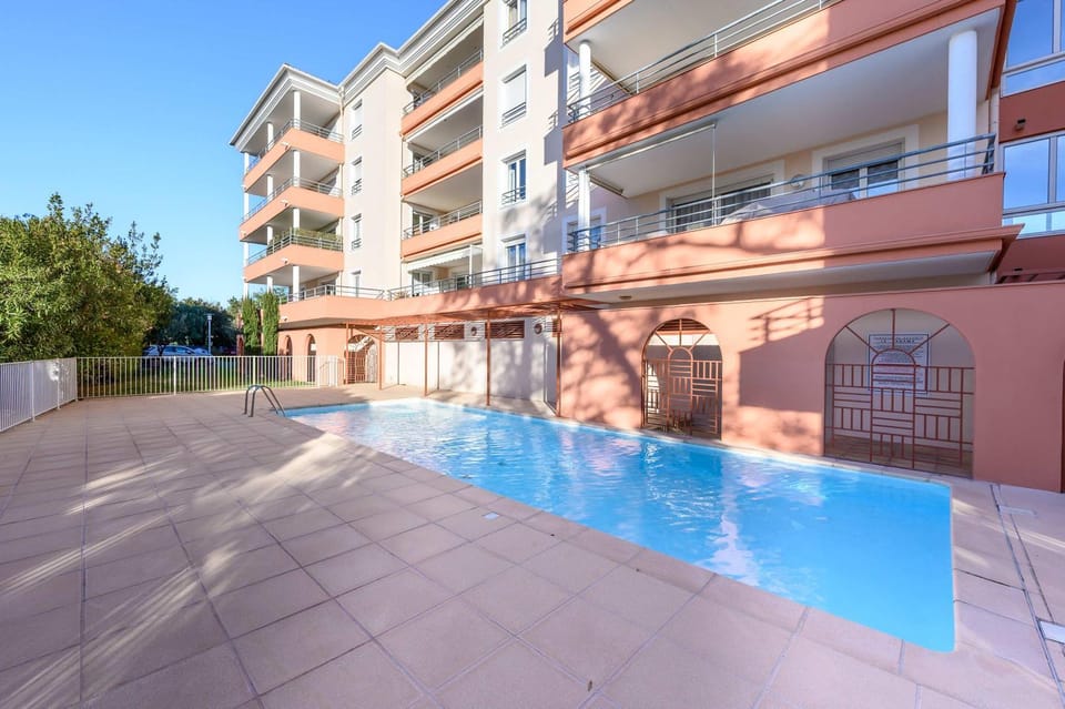 LX193 Grand lumineux terrasse piscine - Parking Apartment in Saint-Raphael