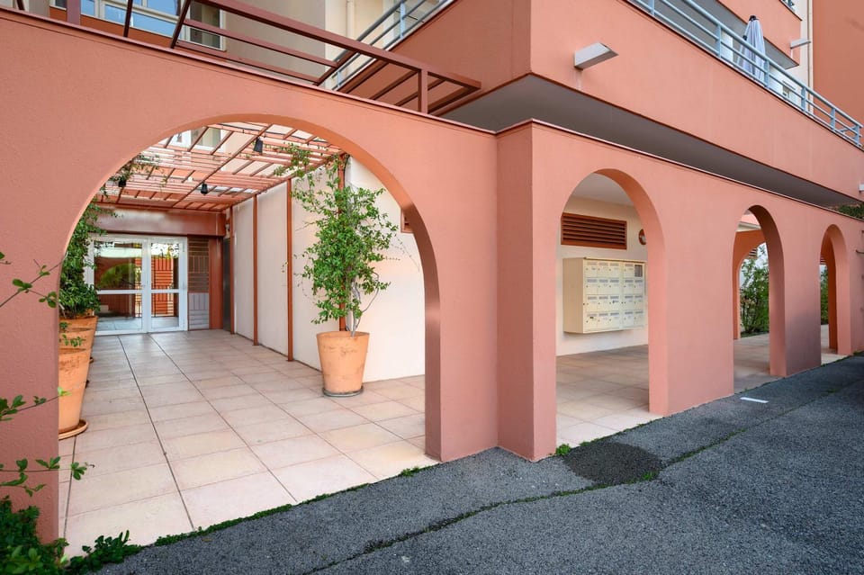 LX193 Grand lumineux terrasse piscine - Parking Apartment in Saint-Raphael