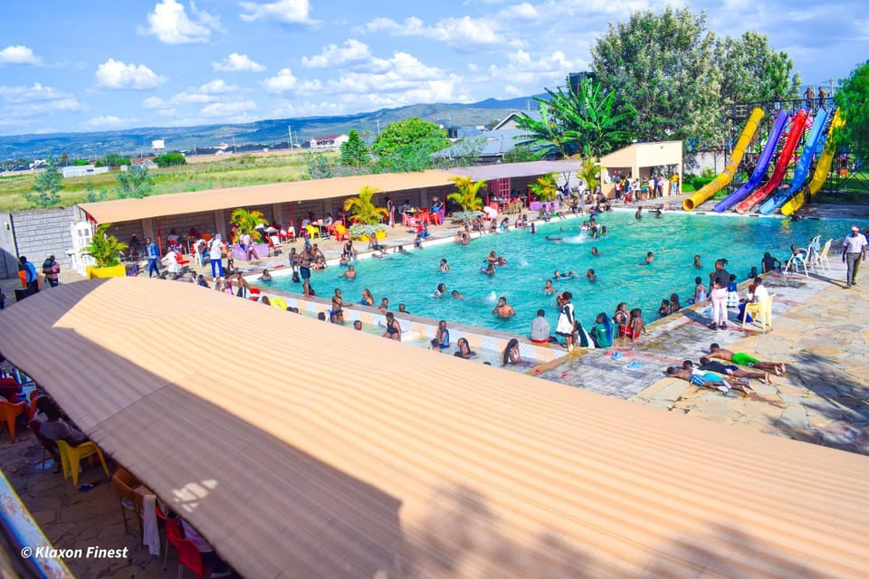 Communal lounge/ TV room, Day, People, Natural landscape, Children play ground, Evening entertainment, children, group of guests