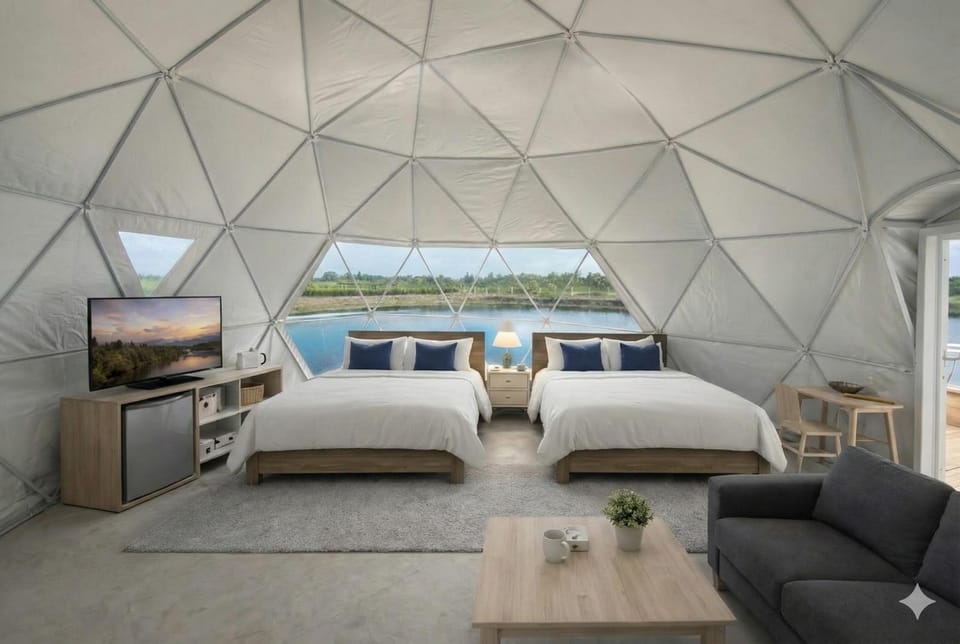 Bed, TV and multimedia, Living room, Photo of the whole room, Seating area, Bedroom