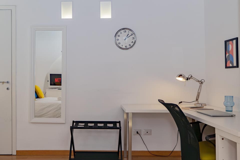 TV and multimedia, Photo of the whole room, Seating area