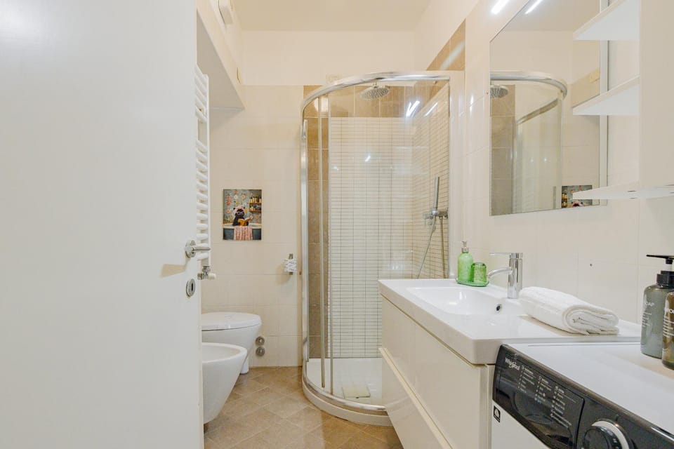 Shower, Toilet, Bathroom, bidet, towels