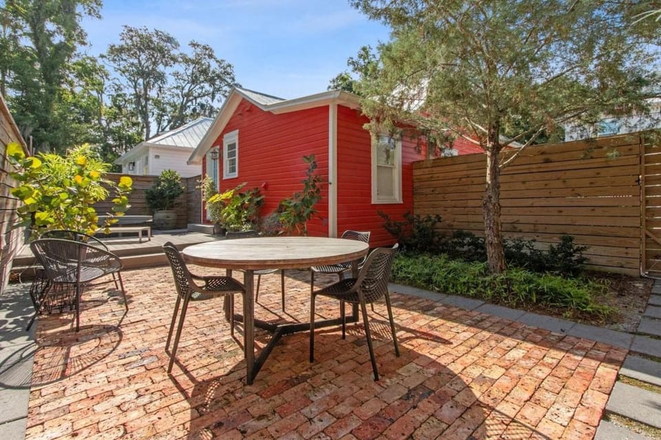 Little Lady Cottage | Hot Tub • Walk to downtown House in Saint Augustine