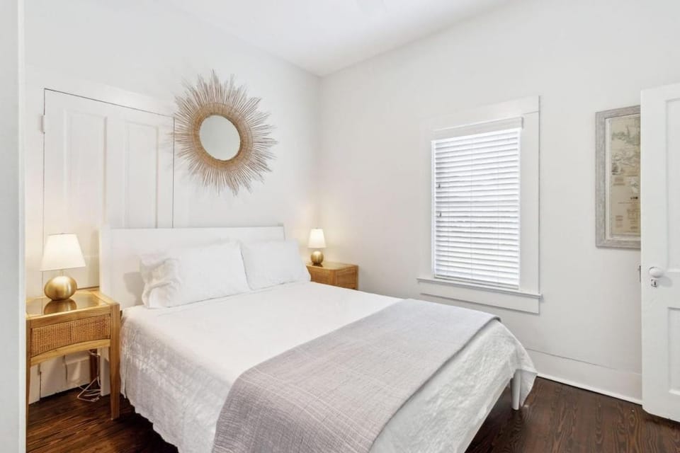 Little Lady Cottage | Hot Tub • Walk to downtown House in Saint Augustine